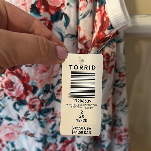 Torrid Cream Tank Top Floral Design - Picture 2 of 4
